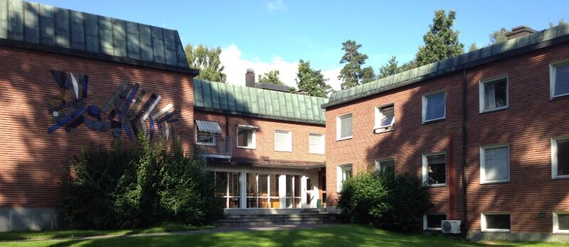 En skolbyggnad.